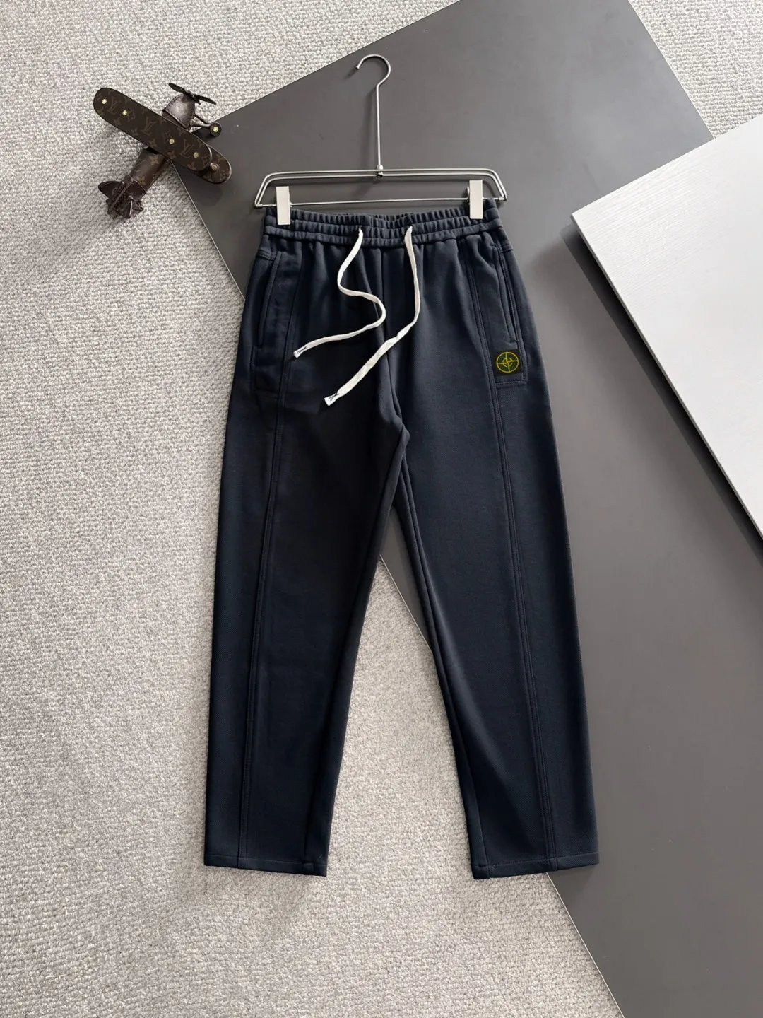 Next day shipment P360 2025 new autumn elastic band casual pants, thick custom-made fabrics, high breathability and comfort, impeccable details, brand element design concept, reflecting high quality. It feels delicate and soft! It presents a casual cut and the upper body shape is great! Size: M-4XL